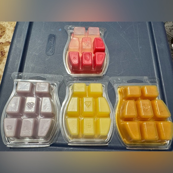 Lot of 4 Scentsy Bars  3 full bars / 1 half full bar - Picture 2 of 2